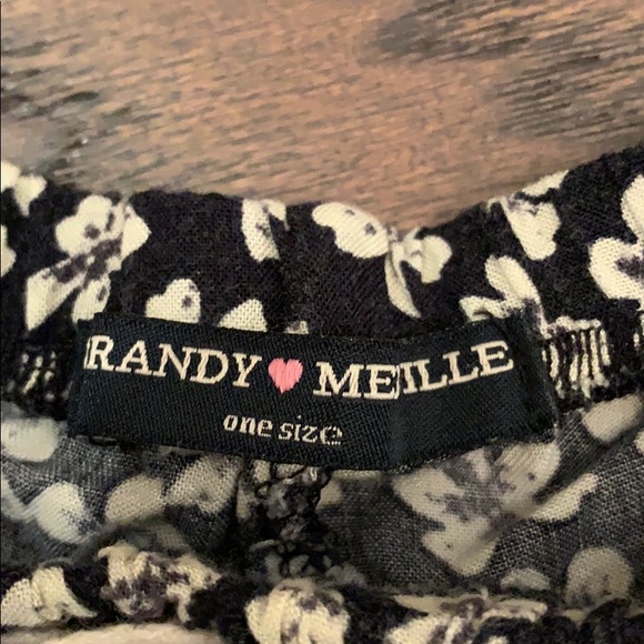 Brandy Melville Shorts - Picture 2 of 2